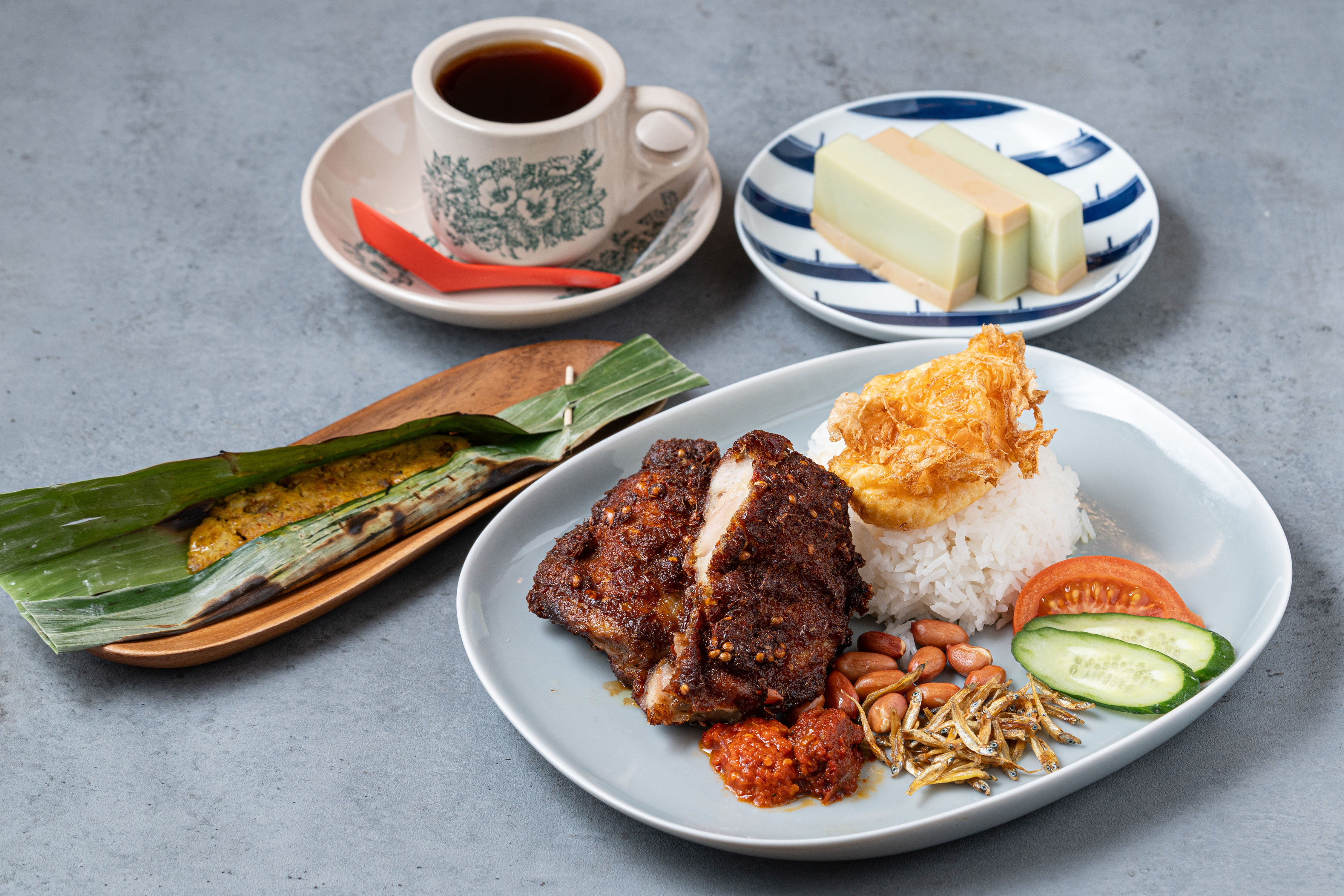 シンガポールの風味と独自性を体現する料理をお楽しみください。